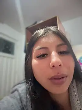 Онлайн чат XXX ariella_lovee
