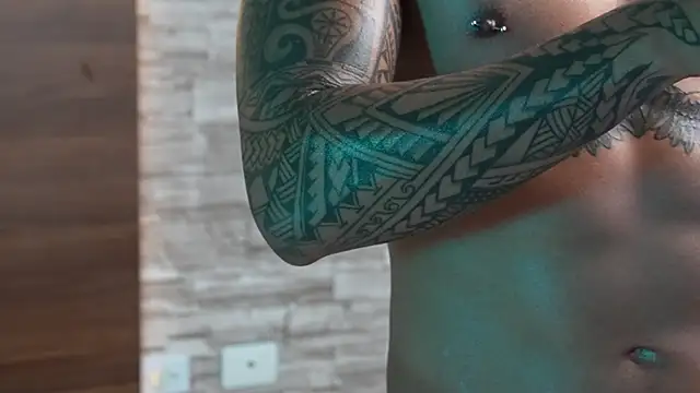 aaron_bolt Chat XXX live