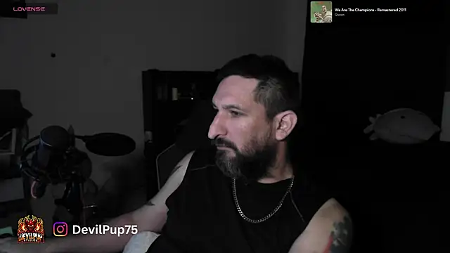 DevilPup75_ élő XXX-chatje