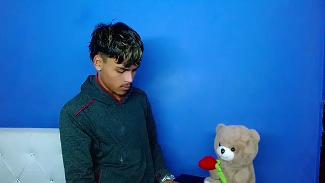 Angel_foxc13のライブXXXチャット