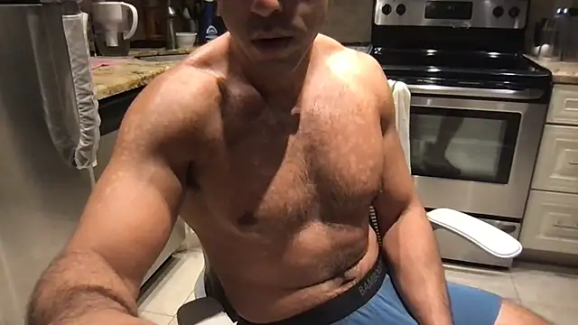 Chatroom XXX en direct de BigGuyMuscle