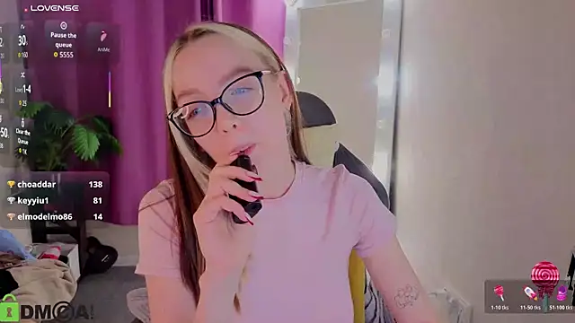 R0cket_bunny élő XXX-chatje