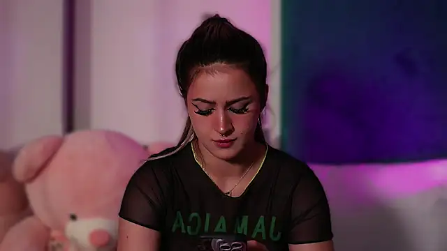 LucyLextonX Adlı Modelin Canlı XXX Sohbeti