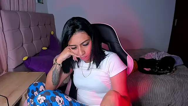 XXX chat uživo modela Bellacatx