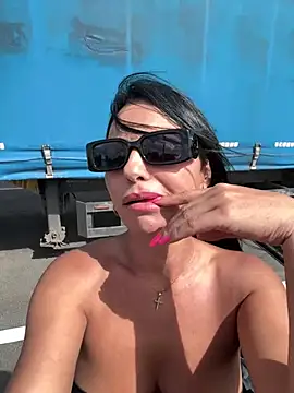 KimKelly13 élő XXX-chatje