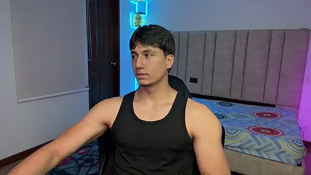 CHRIS_MORGAN1 Adlı Modelin Canlı XXX Sohbeti