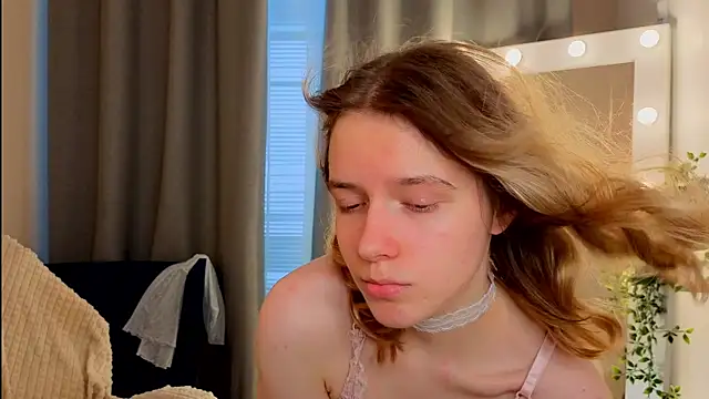 MilanaRayy élő XXX-chatje