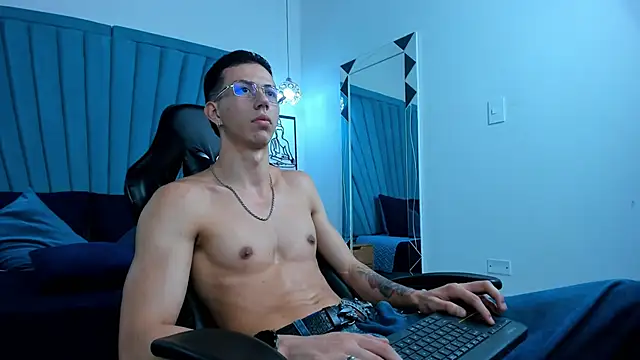 OliverThompsonJS Live XXX-chat