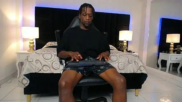 SkylerBigxxx 现场XXX聊天