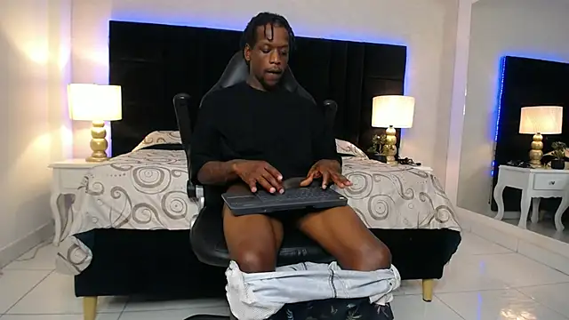Chatroom XXX en direct de SkylerBigxxx