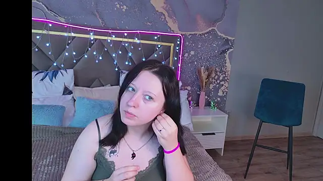 RuthHalll Show in webcam
