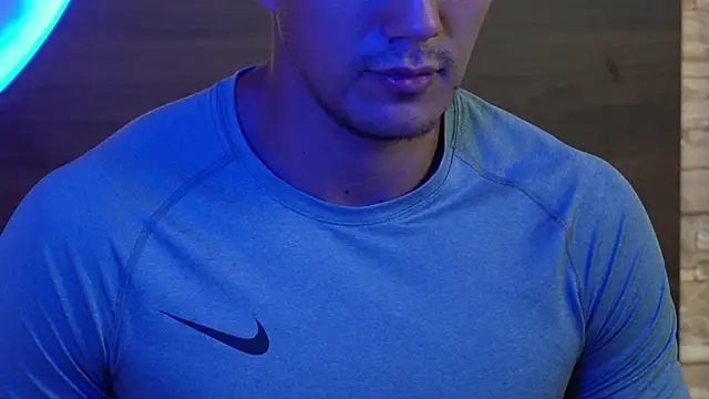 Chat +18 de aaron_bolt ao vivo