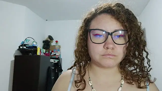 Chat XXX en directo de curly_greeneyed