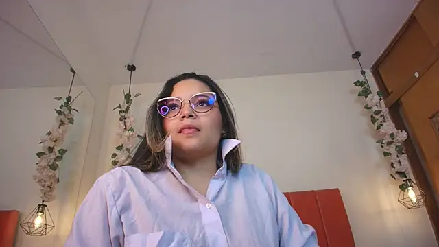 Shadya_ Adlı Modelin Canlı XXX Sohbeti