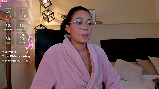 Lucia_Brown_ élő XXX-chatje