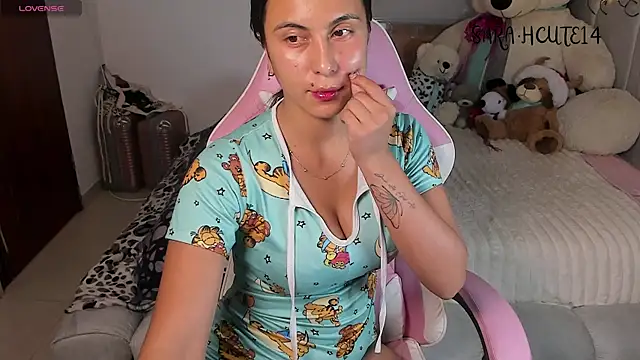 SarahCute14's Live XXX Chat