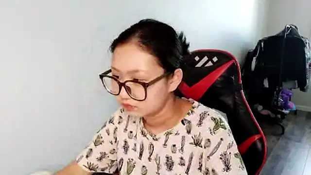 AdelineCanup's Live XXX Chat
