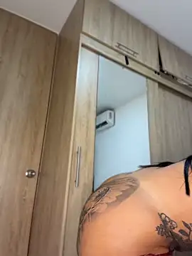 emily-Hornyy Pertunjukan Webcam