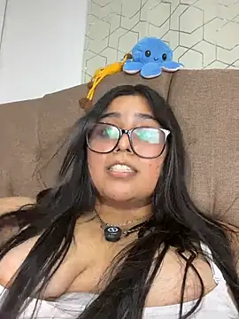Chat XXX en directo de virginbrunette99