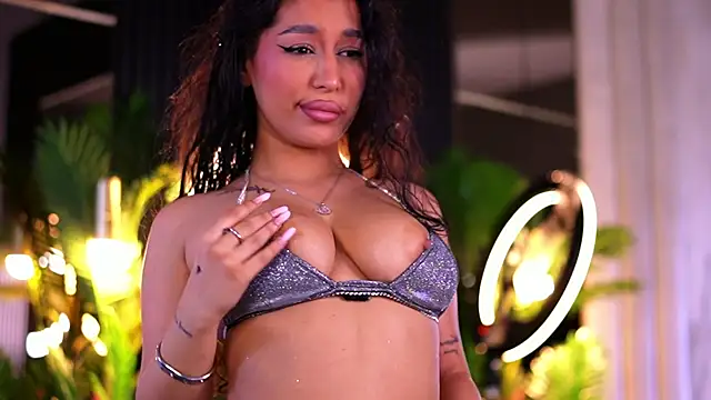 دردشة CherrieTeen الجنسية المباشرة
