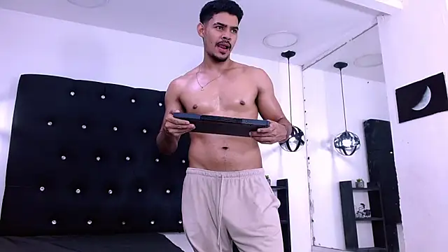 Chat XXX ao vivo de Dannesh_