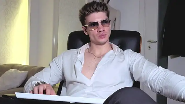 MaxKaiden Live XXX-Chat