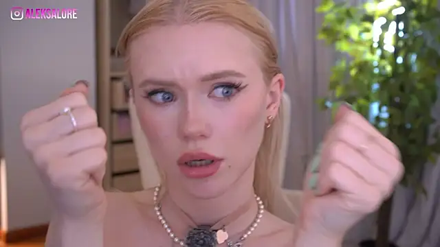 LexieLoree's Live XXX Chat