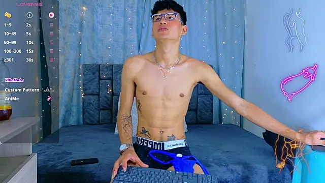NicolasTorrez's Live XXX Chat