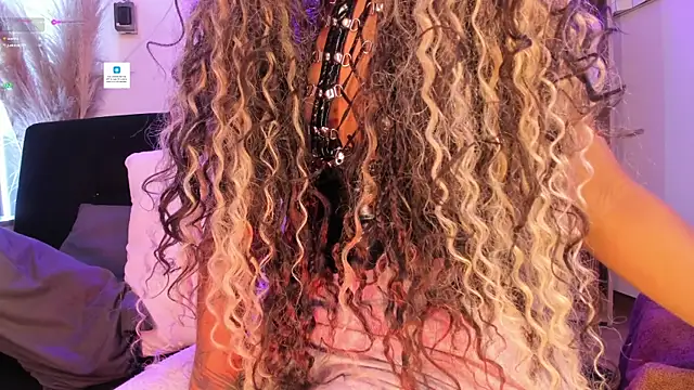 Tylla__ Chat XXX in diretta