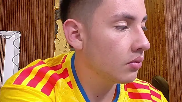 Andres_Tay Adlı Modelin Canlı XXX Sohbeti