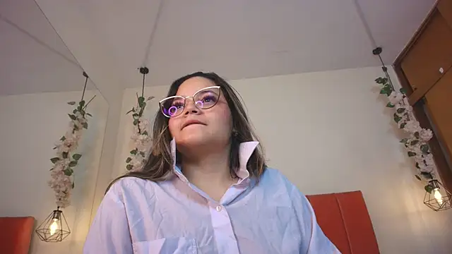 XXX chat uživo modela Shadya_