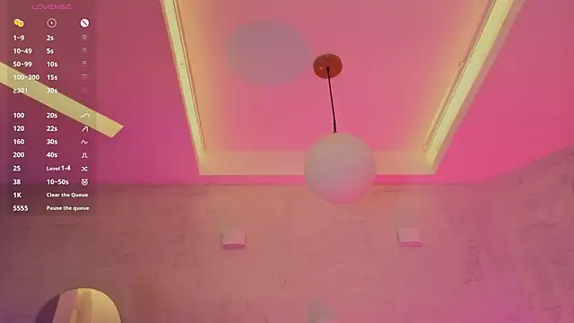 MiaWonderfull élő XXX-chatje
