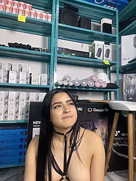 Emilyy05_ Adlı Modelin Canlı XXX Sohbeti