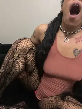 Desirae_Luciano 现场XXX聊天