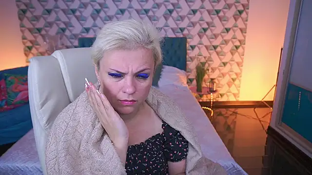 Chatroom XXX en direct de CrystalVibe