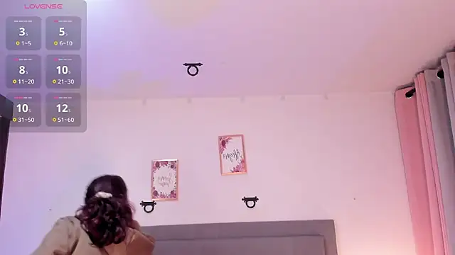 Carliet_66's Live XXX Chat