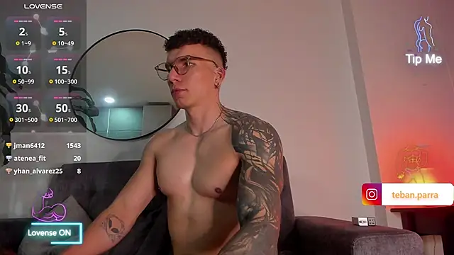 XXX chat uživo modela estebandi_do