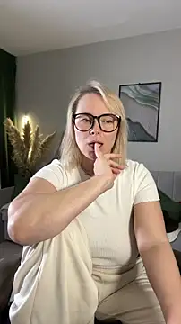 Charming_Daphny élő XXX-chatje