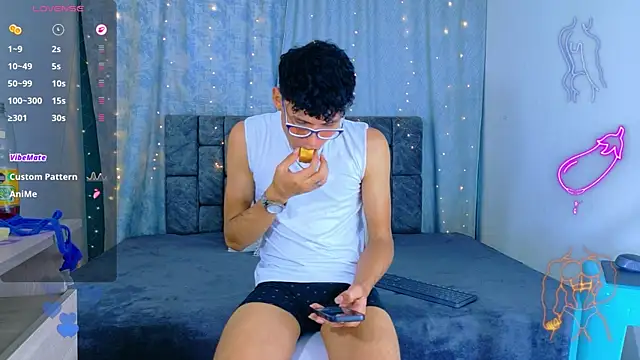 Chat +18 de NicolasTorrez ao vivo