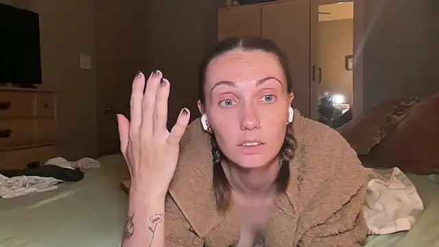 Ellz4 élő XXX-chatje