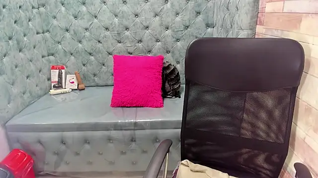 Sarah_Boobs_ Adlı Modelin Canlı XXX Sohbeti