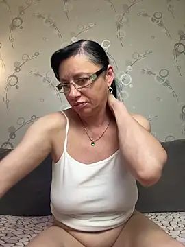 Chat +18 de Amberhotqueen ao vivo