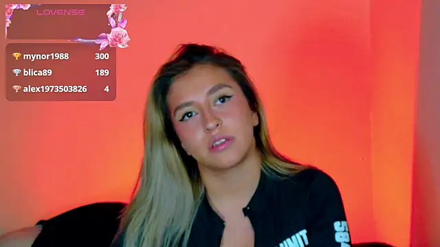 saradiazxxx Adlı Modelin Canlı XXX Sohbeti