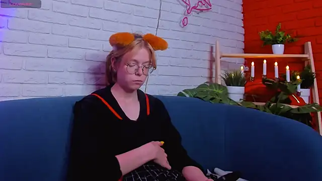 FoxxyyPolly Adlı Modelin Canlı XXX Sohbeti