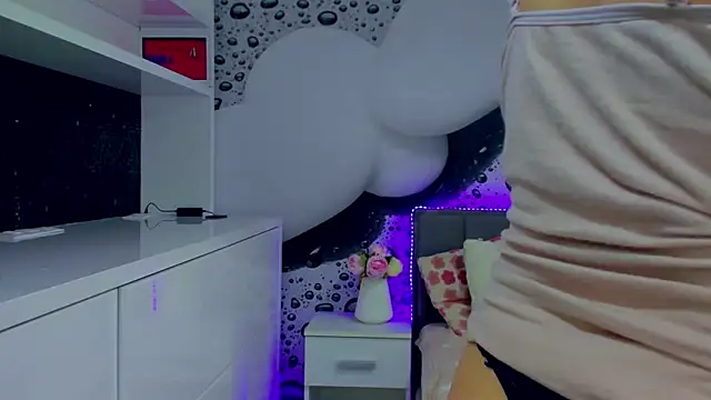 AlmaFancy Adlı Modelin Canlı XXX Sohbeti