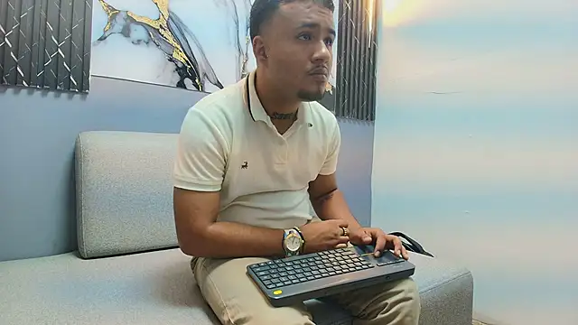 MAICOL_TORNER Live XXX Chat