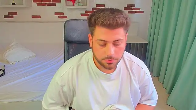 צ'אט XXX בשידור חי של DaxGreer