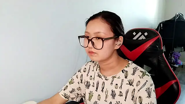 AdelineCanup's Live XXX Chat