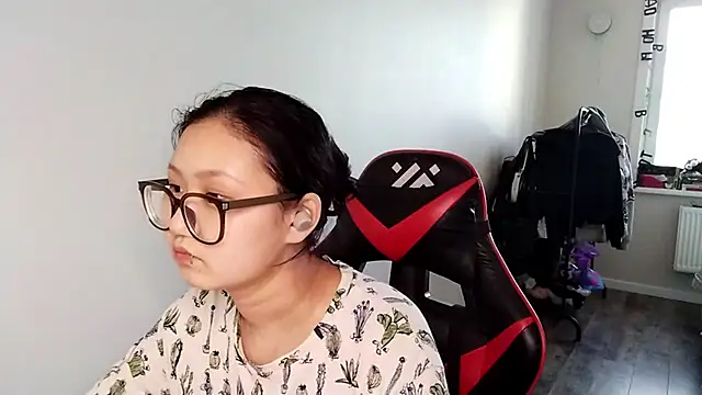 AdelineCanup 现场XXX聊天