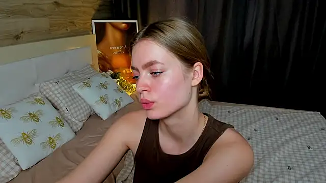 HoneyEmilly XXX чат на живо